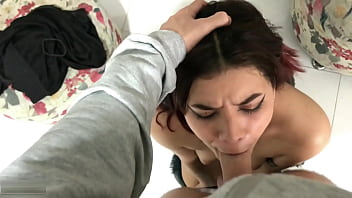 La Hermanastra Resultó Ser Toda Una Puta Que Le Encanta La Polla De Su Hermanastro