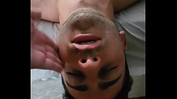 Me Azotan, Escupen Y Ahogan Por Puta