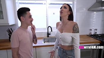 Juan' Jolt When Step Sister Flashes Her Gains - Juan Loco, Blair Johnson