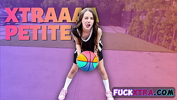 Petite Player Sia Wood Dreams Of Becoming Part Of Skools Basketball Team