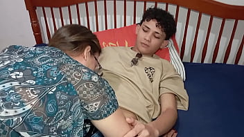 A Mãe Do Meu Padrasto Me Colocou Pra Arrumar A Casa E Eu Comi Ela