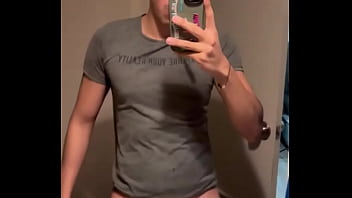 Alguien Que Se Arrodille Y Me Mame El Trozo? No Me He Venido En Un Mes Y Tengo Los Huevos Bien Cargados De Leche