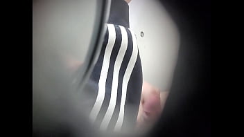 Paja De 30 Segundos En Centro Comercial Hasta Dar Leche