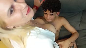 Tive Que Fazer Um Striptease Pra Minha Madrasta Para Conseguir Comer A Buceta Dela