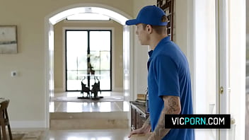 Horny Housewife Pristine Edge Has Anal Sex With The Delivery Guy