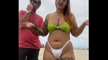 O Vendedor De Queijo N_o Parava De Olha Pra Minha Buceta Na Praia