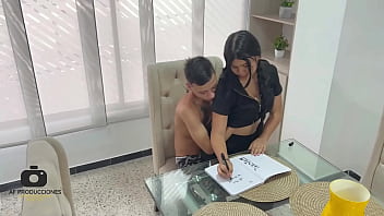 Ayudando A Mi Hermanastra Con Su Tarea De Sexología.