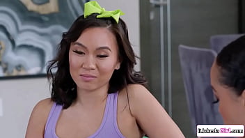 Teen Babe And Stepsis Scissoring In Front Of Their Stepmom