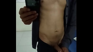 Batendo Punheta Na Frente Do Espelho