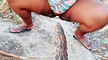 Crente Safada Se Diverte Ao Ar Livre Com Um Pau Enorme