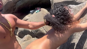 Novinha De 18 Anos Casada Perde O Celular E Vazam Vídeos Transando Na Praia Do Recreio