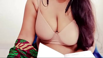 Pados Wali Aunty Ne Apna Choot Aur Boobs Dikhaya Aur Pussy Me Finger Bhi Kiya