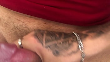 Una Mano Amiga Entre Amigos Heterosexuales. Ayudando A Soltar Toda La Leche