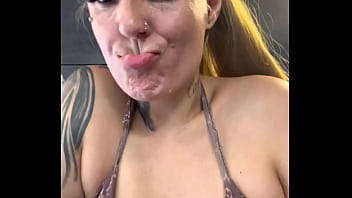 Treinando Na Academia De Frente Da Praia Angra Dos Reis No Rj . Quase Fui Expulso Por Ter Entrado De Biquíni Fil Dental Toda Molhada Que Escorria Pela Buceta