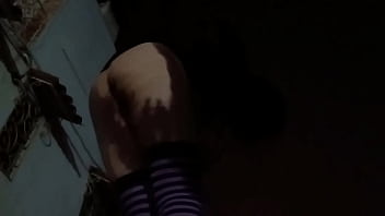 Femboy Exhibicionista Se Desnuda En Un Parque De Noche