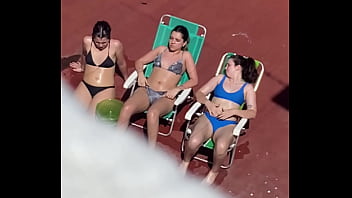Vecinas Tomando Sol En La Terraza Parte 2