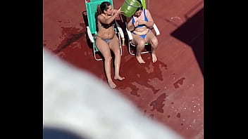 Vecinas Tomando Sol En La Terraza Parte 3