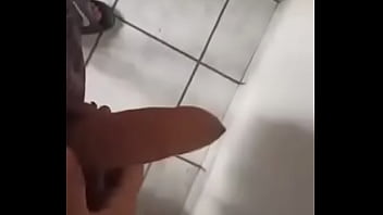 Peludito Se Masturba Un Rato (antes De Ir A Nadar )