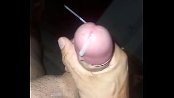 Homem Gostoso,com Pau Grande Gozando Muito Esguichando.