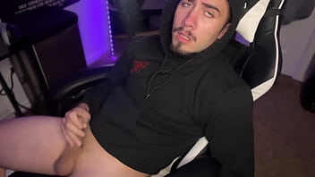 Gamer Jerks Off Cumming Like Crazy