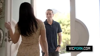 Pregnant Housewife Jennifer White Fucks With Her Neighbor