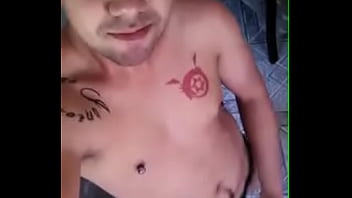 Tatuado Brinca No Celular