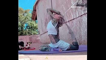 Stretches #yoga #stretches #inkedgirl #tattoo #tattoos #inkedsport #inkedyoga #tattooyoga