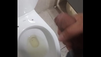 En el baño - cumshot, cum, sex, handjob, solo, dick, soloboy, gay-amateur, gay-masturbation - Video 92973