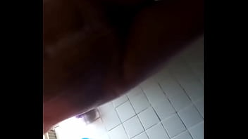 Mi Amiga Eli Dandose Un Baño Despues De Darle Su Cojida Rica