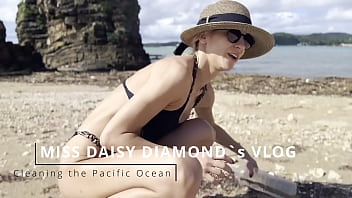 Sfw Cleaning Natural Beach At Pacific Ocean