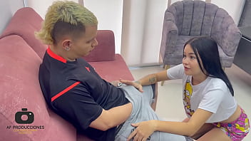 Me Follo Por El Culo A Mi Pequeña Hermanastra A Cambio De Dejarla Salir Con_su_nuevo_novio.