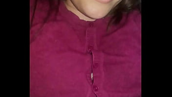 Kelly Andrea Mostrando Sus Tetas