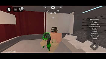 2024 r64 chica de pelo verde