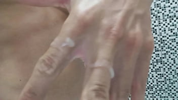 Vídeo Caseiro Batendo Uma No Banheiro Não Aguento E Gozo Toda Mão - Grátis