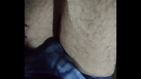 Mostrando O Pau Próx A Piscina.