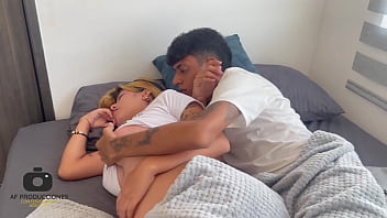 Compartiendo Cama Con Mi Timida Hermanastra, Hace Que Me La Coja Por El Culo Y Me Venga_en_su_boca.