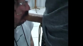 Mamando No Vestiário Da Academia.