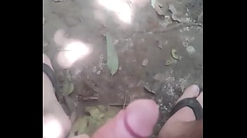 O Pau Escapando No Shorts No Parque.