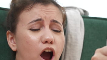 Flexi Teen Lilka Li Stretching Her Curvy Body