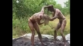 Pelea De Mujeres En Lodo