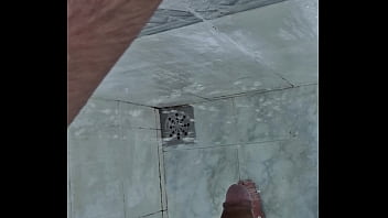 Novinho Safado Gozando No Banho