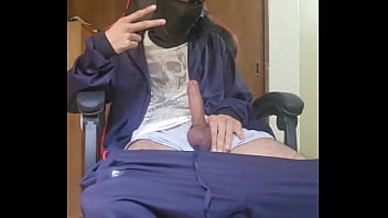 Jugando Con La Verga Y Sacando Leche