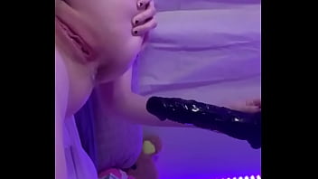 Filing Her Hole With Dildo