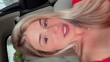 Com A Bucetinha Escorrendo Loira Safada Se Masturba Até Gozar - Aline Novak