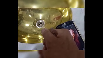 Mis Amigos Se Hacen La Paja Por Mi Novia!