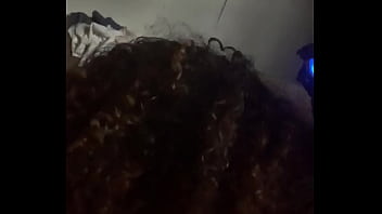 Novinha Cacheada Fazendo Uma Chupeta Gostosa