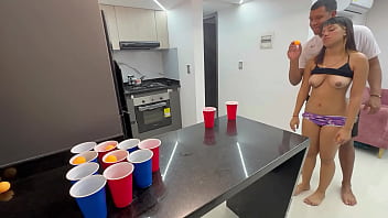 Le Gano Jugando A Mi Tímida Hermanastra Hasta Quitarle Toda La Ropa Y Ponerla Muy Cachonda Con Mi Rico Pene, Y Terminamos Follando Duro Y Rico