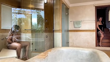 Mi Mejor Amiga Hetero Me Seduce Cuando Nos Vamos De Vacaciones A Un Hotel Paradisiaco