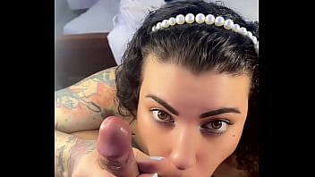 Garota Trans Chupa Lentamente O Pau Grande De Estranho Hétero Do Grindr E Bebe Sua Porra