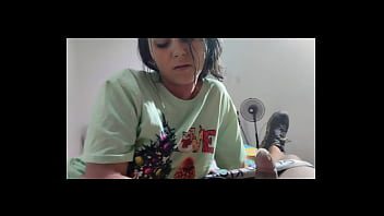 Me Follo A Mi Hermanastra Mientras Ella Aregla Su Ropa